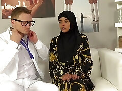 Babe in hijab wants nicer coochie