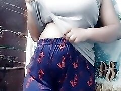 Sofia Ansari's viral shower video