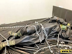 Fejira com Heavy latex and chain self-bondage orgasm