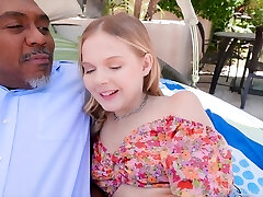 la linda coco lovelock se rompe la boca y el coño por un chica de la bbc la linda coco lovelock se rompe la boca y el coño por un chica de la bbc