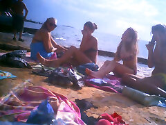 Upshorts dick flash for group of girls on beach Upshorts dick flash for group of girls on beach