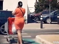 noire va faire courses
