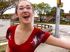 Salvo por las gafas! Salvo por las gafas!