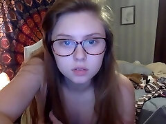Spectacled 20yrs old cam-fuckslut