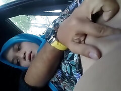 Finger-banging Hijab Girlfriend In The Car