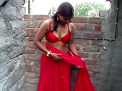 Best Bhabhi Sari in a marvelous style,Red Color Saree Act