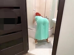 Spied on stepmom's giant butt and fucked her pooper!