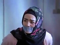 hidżab zakneblowany