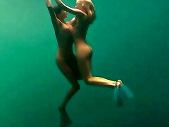 escenas de desnudos bajo el agua