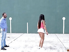 Beating tennis player with ample tits agrees to rough pounding at the field