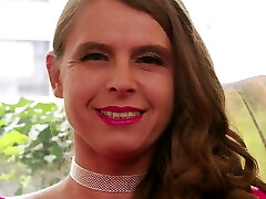 CHIENNE Milf GROS SEINS GROS CUL