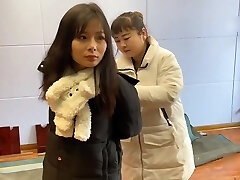 deux filles chinoises ont essayé le bondage