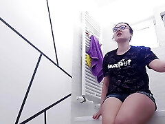 Solo gal secretly masturbating while visiting parents!!!