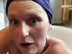 Chatting about how orgasms caused by steaming water are brutal on the build up to them, whilst sat in a mega super hot bath!