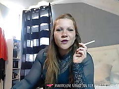 Vends-ta-culotte - Dehumanization par dominatrice fran&ccedil_aise pour supremacy financi&egrave_re, elle fume une ciggy et te remet en lace en te demandant de raquer, currency gimp - Ma&icirc_tresse AnnaFalcone