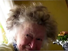 सुनहरे बालों वाली श्यामला दादी लेस्बियन परिपक्व युगल