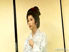 Geisha slave gets disciplined 