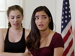 georgia jones lecca fighe in una lesbica teen trio
