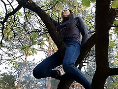Girl climbed a tree to rub her poon on it - Lesbian-illusion