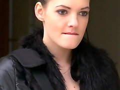 Gym lezzies pussylicking and fingerfucking trio