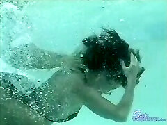 Underwater catfight 1