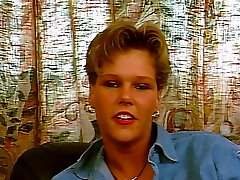 Retro Teen will erst den Fake Penis dann den Schwanz Retro Teen will erst den Fake Penis dann den Schwanz