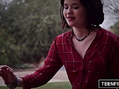 TEENFIDELITY哥特青少年Yhivi毛茸茸的小猫充满了每次妳站