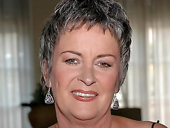 毛茸茸的奶奶埃塔