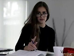 热妹妹试图帮助哥哥他妈的他