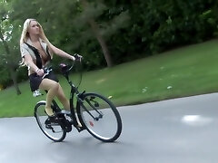 惊人的色情明星在异国情调的内衣、面的性别视频