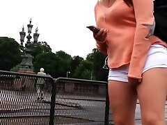 似乎她有了一个发痒的cameltoe