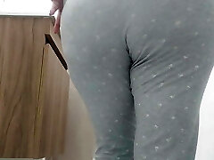 Recording my step-sister's big ass in the bathroom