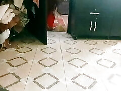 Bhabhi抓住我的混蛋，加入Doggystyle和footjob，bbc妻子与我和陌生人分享，印地文印度人