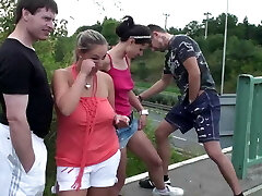 Публичный Групповой секс оргии с большими сиськами Часть 1 Публичный Групповой секс оргии с большими сиськами Часть 1