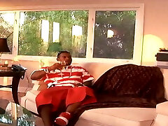 美丽的乌木Alanna李是一个骚货