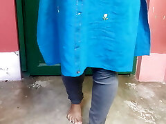 Indian bhabi fully Naked walk on the floor and showing her big ass and yummy puss Indian bhabi fully Naked walk on the floor and showing her big ass and yummy puss