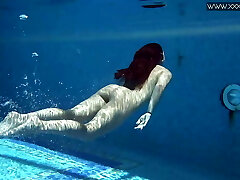 diana rius con tette bollenti in piscina