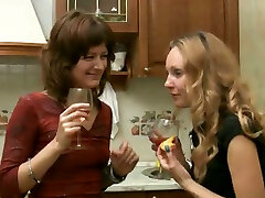Mature Russian women in the kitchen go further than a party