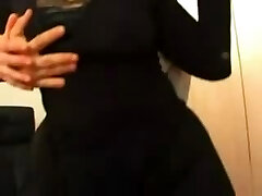 婆婆乱搞她年轻的老板 