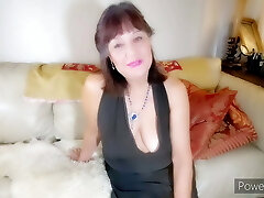 手淫我的毛茸茸的成熟拉丁猫得到我的内裤湿