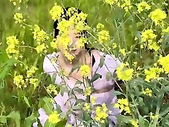 中国束缚,走在田野里 中国束缚,走在田野里