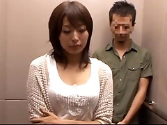 家庭主妇在库房的电梯 家庭主妇在库房的电梯