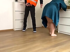 Hot Milf - Package Delivery Guy Cums On Super-sexy Milf Ass 5 Min