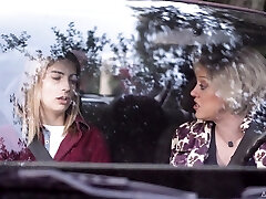 Dee Williams finds out that stepdaughter is homosexual