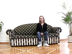 可爱的18yo Nympho Bridget被捣烂和Facialized！