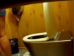 caméra cachée auf oeffentlicher toilette!