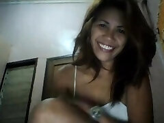 pretty filipina mom misty showcasing her hairy pussy on webcam