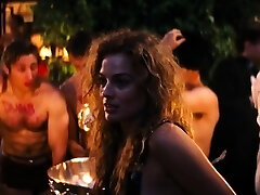 Margot Robbie, Phoebe Tonkin in bare and sex scenes