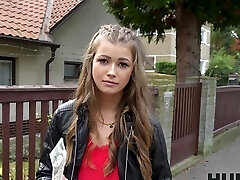 die schöne amateurin olivia sparkle nimmt geld, um sex im auto zu haben