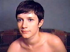 Short Haired Hottie Dita E Dildo&#039;s In Webcam